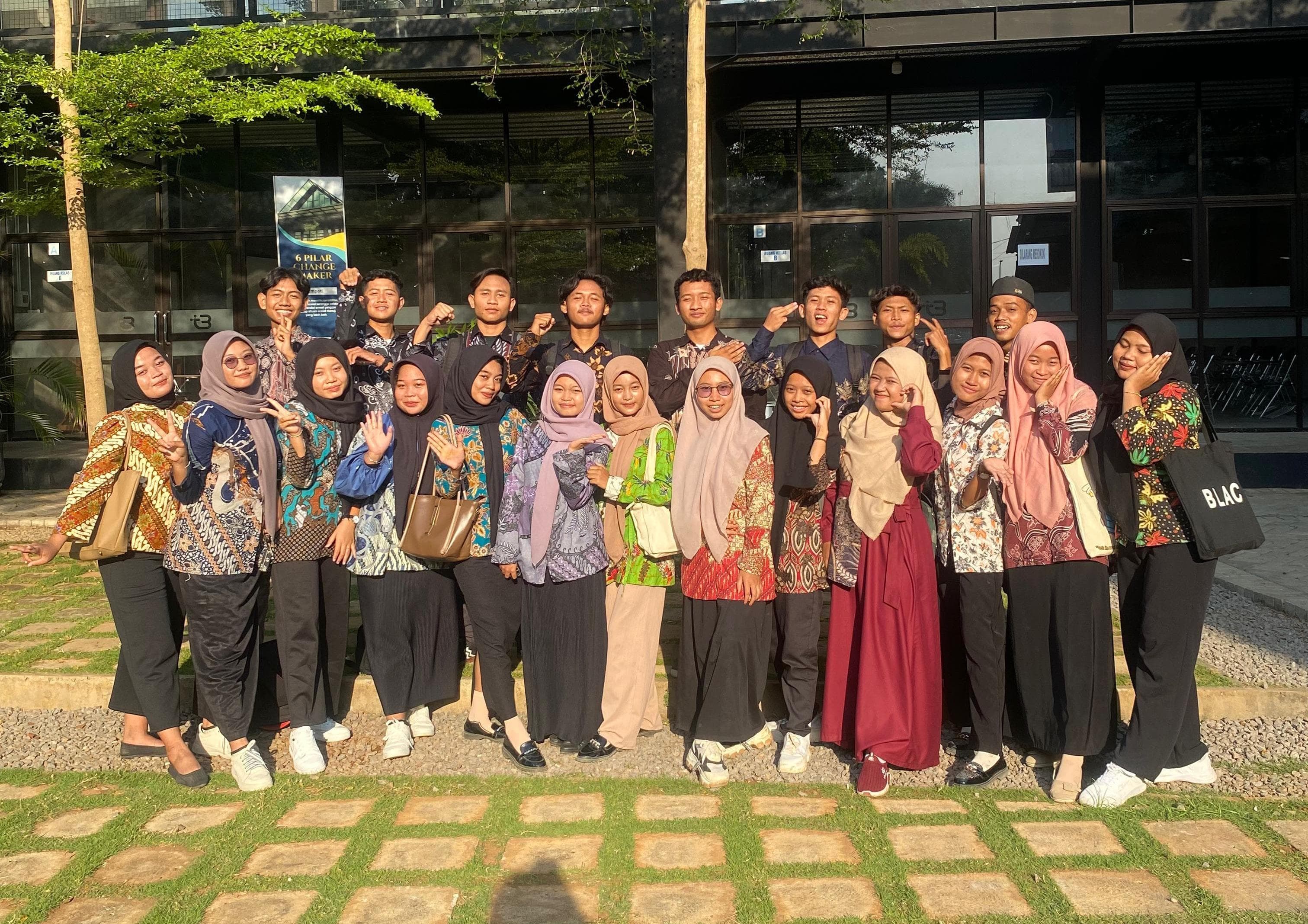 Memperingati Hari Batik Nasional